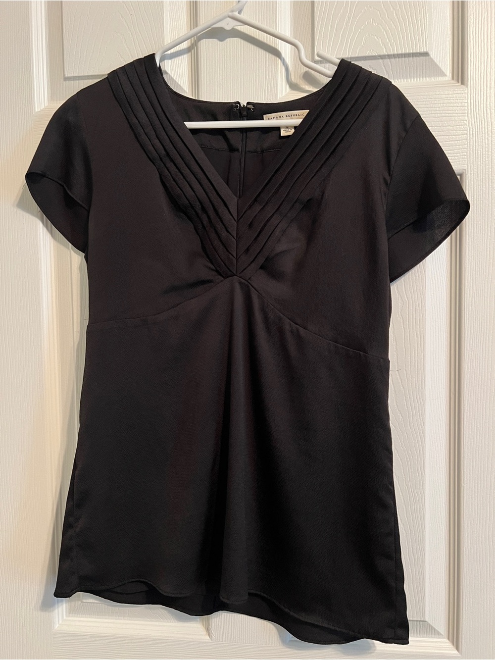 Banana Republic Black Pleated V-Neck Short Sleeve Blouse